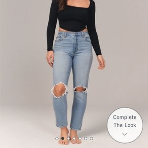 NWT Abercrombie Curve Love High Rise Mom Jean in 28Short